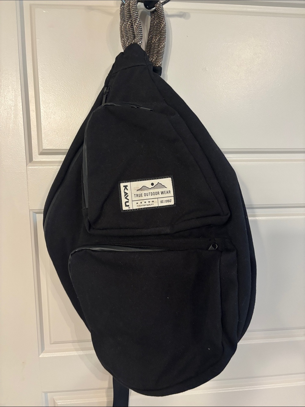 Kavu Black Sling Pack - Men's Crossbody Bag